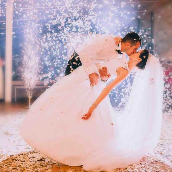 Sposa con bouquet